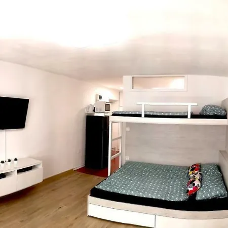 M&j's In The Centre Of